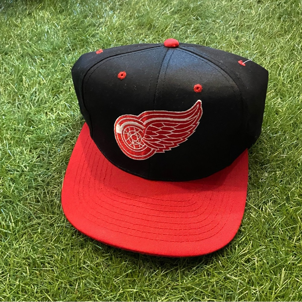 Vintage Detroit Redwings snapback cap BRAND NEW 90s DRADSTOCK no tag Noveltees